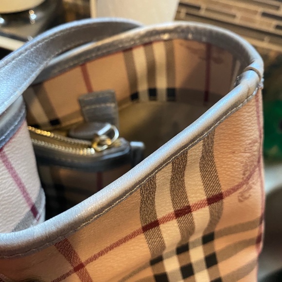 Burberry purse. authentic. - Picture 5 of 9
